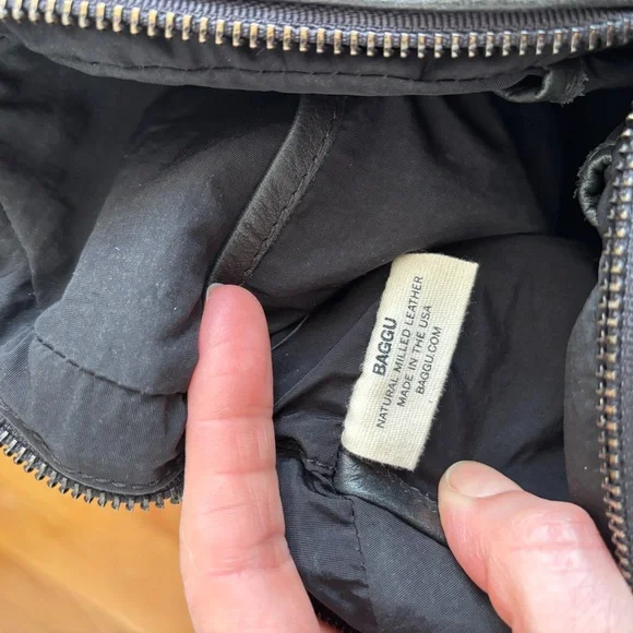 Baggu Black Round Leather Crossbody Bag - Picture 8 of 8